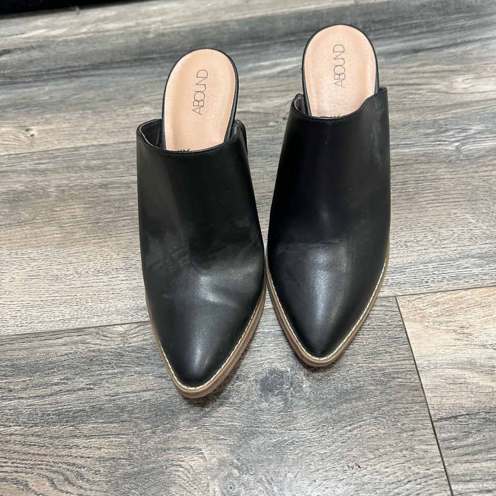 Abound Black Pointed-Toe Mules